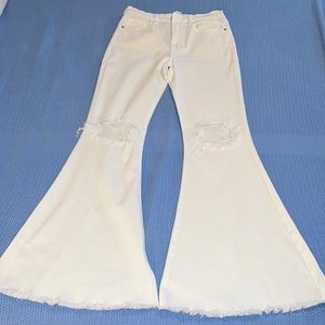 NWT Sneak Peak White Distressed Bell Bottom Flare Jeans Sz 7/28